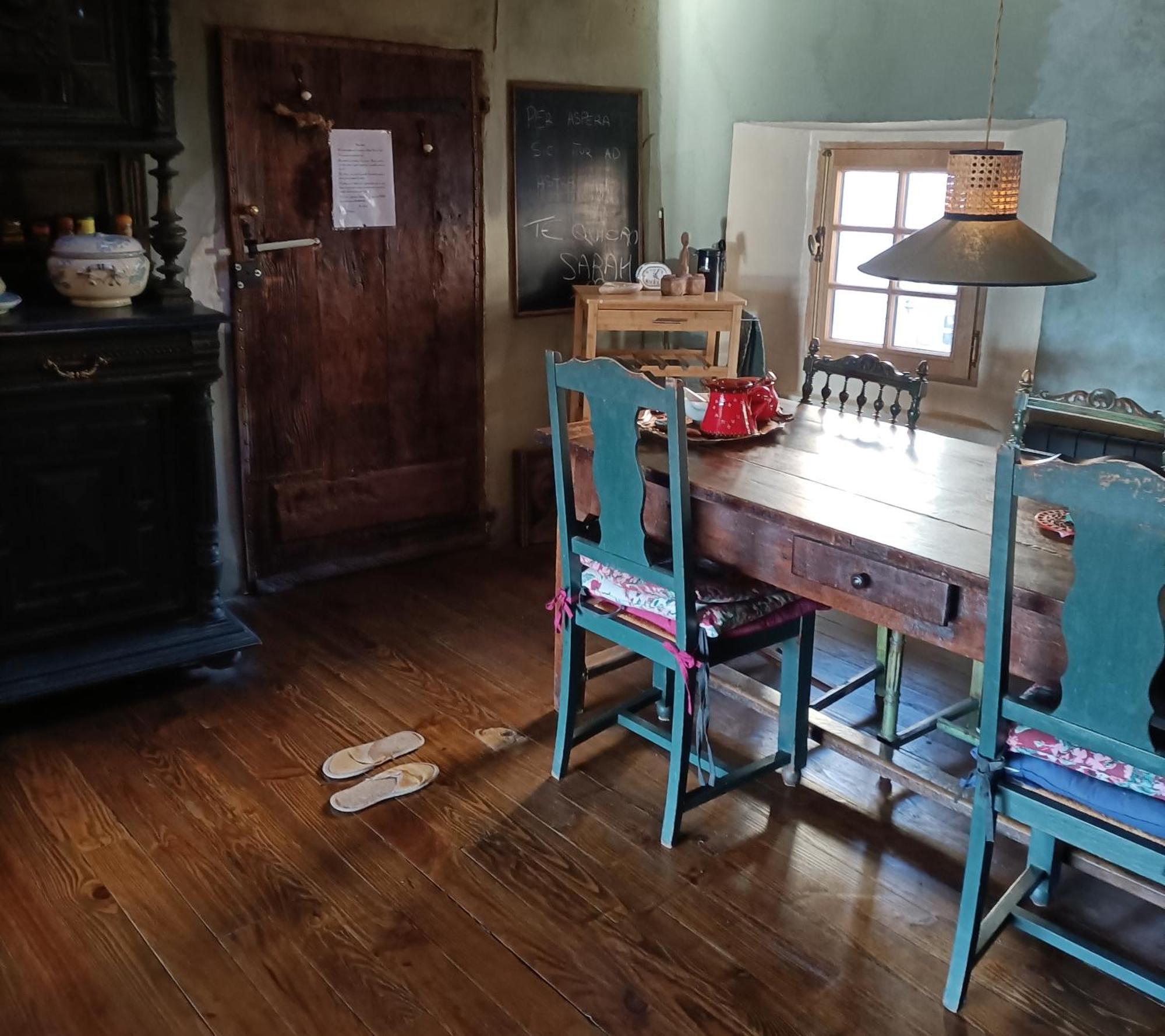 Entre Terre Et Ciel. Apartment Saignon Bagian luar foto